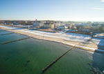 Luftansicht Ostsee und Küste im Winter