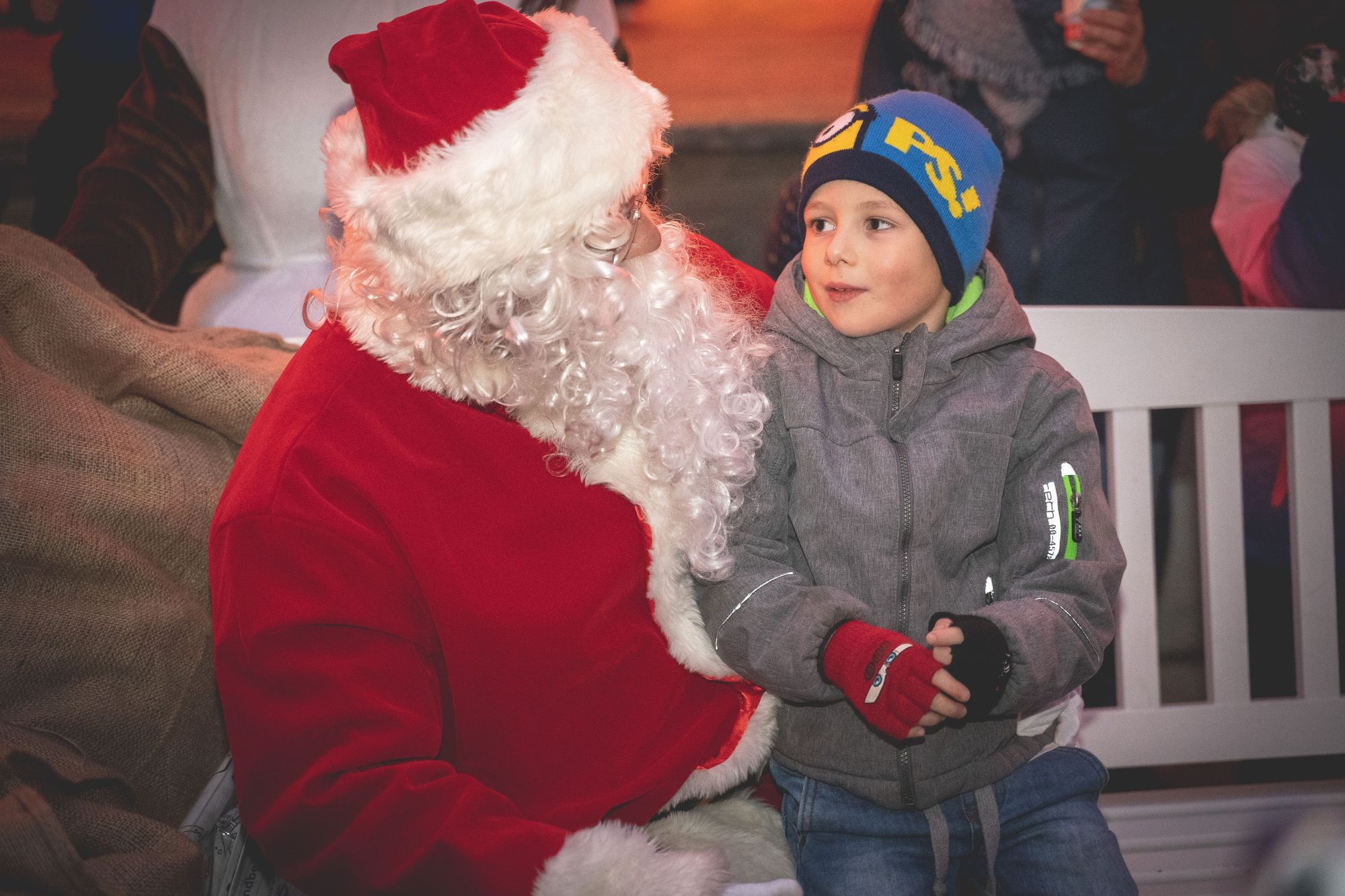 Weihnachtsmann mit Kind, Konzertgarten West Kühlungsborn