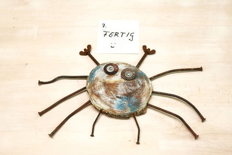 Kunst Kühlungsborn -Spinnen aus Holz und Werkzeug