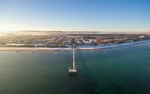 Luftbild: Ostsee, Seebrücke, Küste im Winter